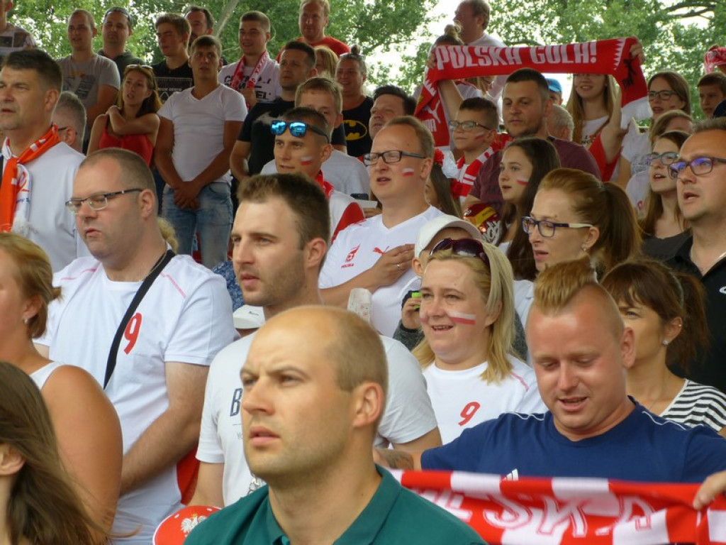 Muszla na Błoniach ściska kciuki za biało-czerwonych