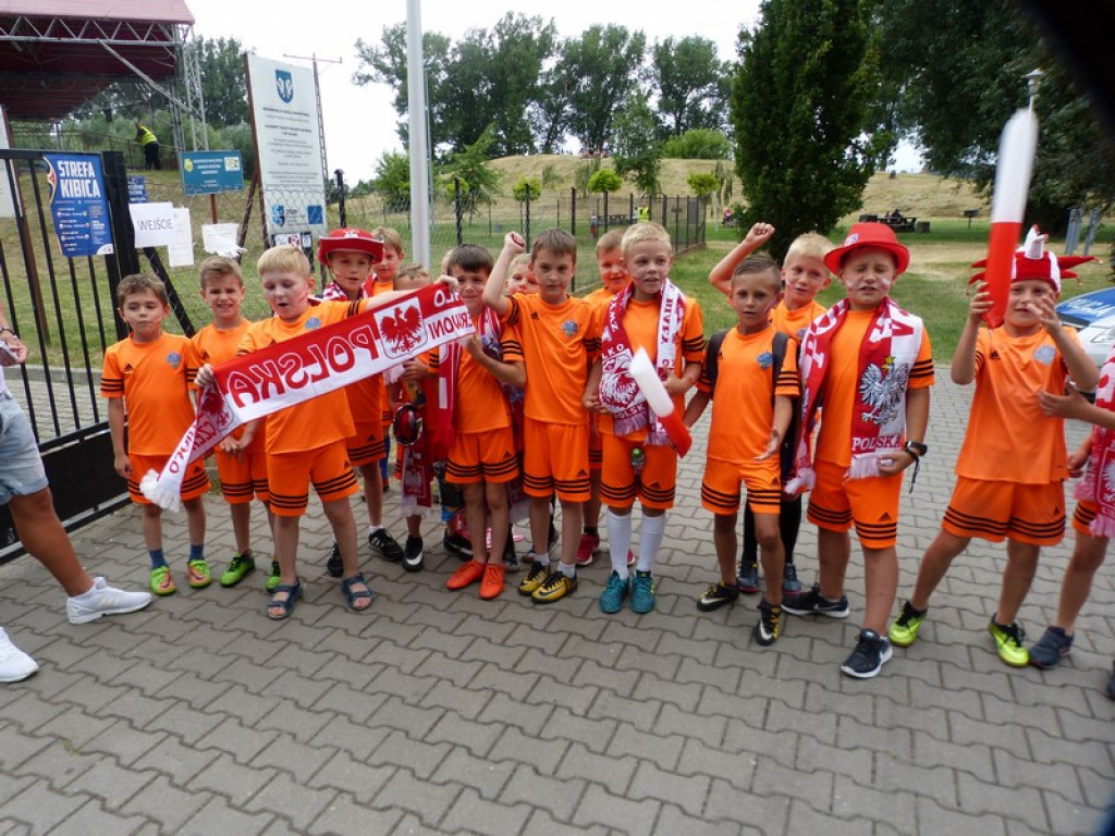 Muszla na Błoniach ściska kciuki za biało-czerwonych
