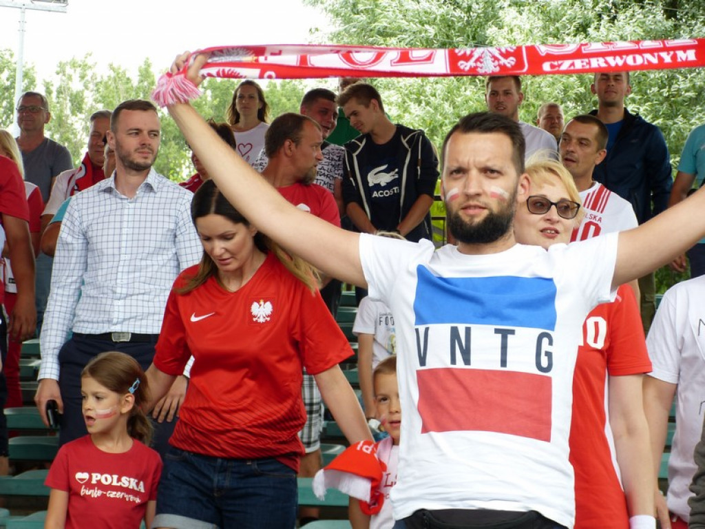 Muszla na Błoniach ściska kciuki za biało-czerwonych