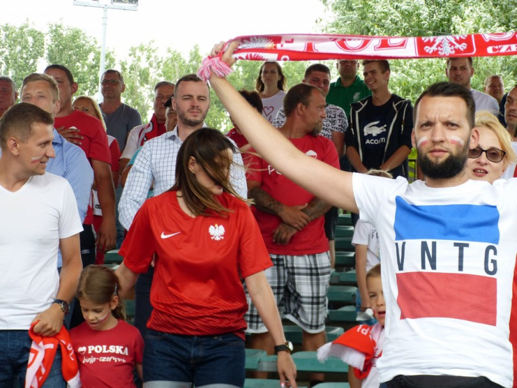 Muszla na Błoniach ściska kciuki za biało-czerwonych