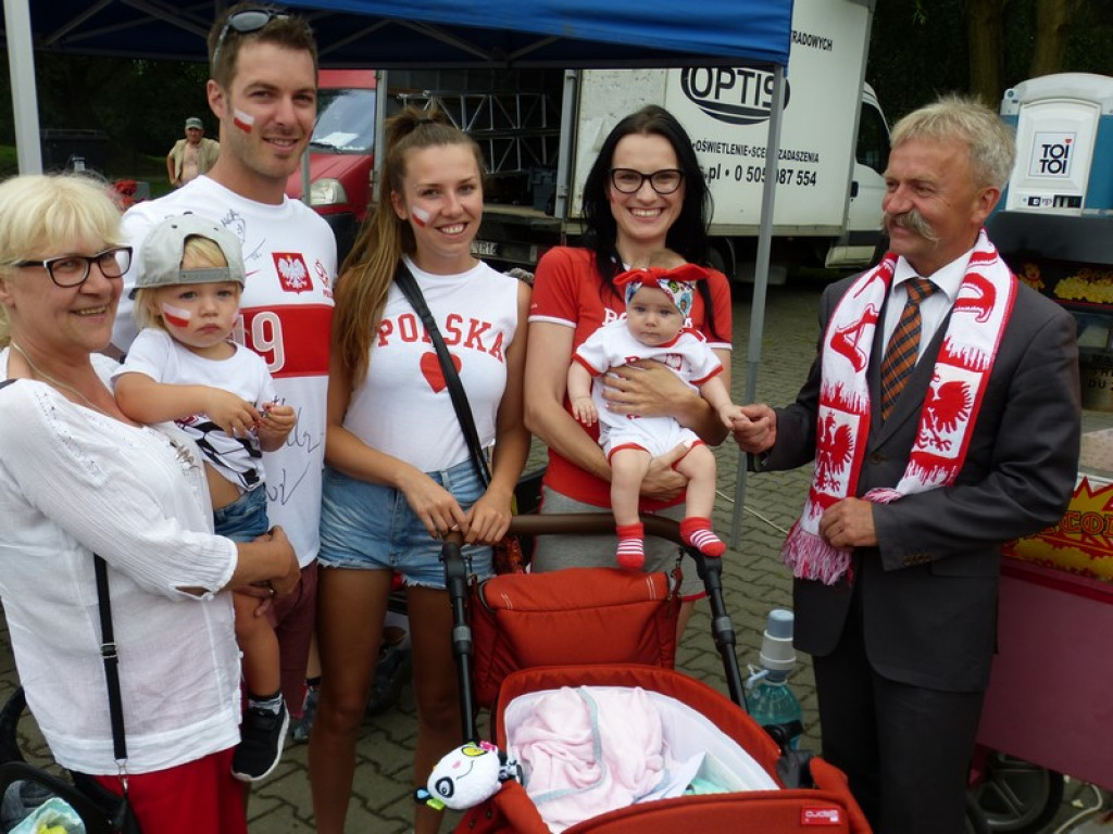 Muszla na Błoniach ściska kciuki za biało-czerwonych