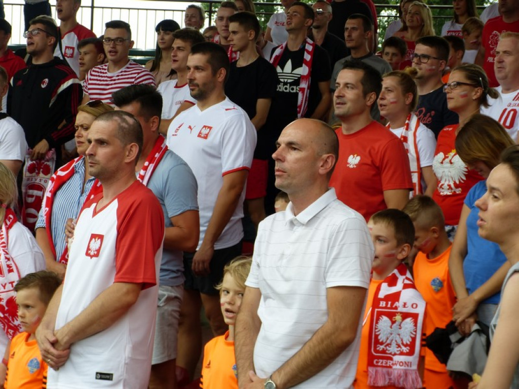 Muszla na Błoniach ściska kciuki za biało-czerwonych