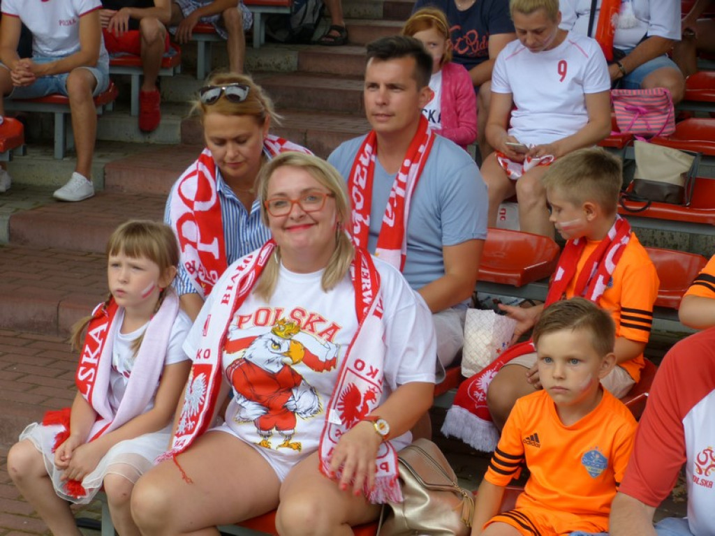 Muszla na Błoniach ściska kciuki za biało-czerwonych