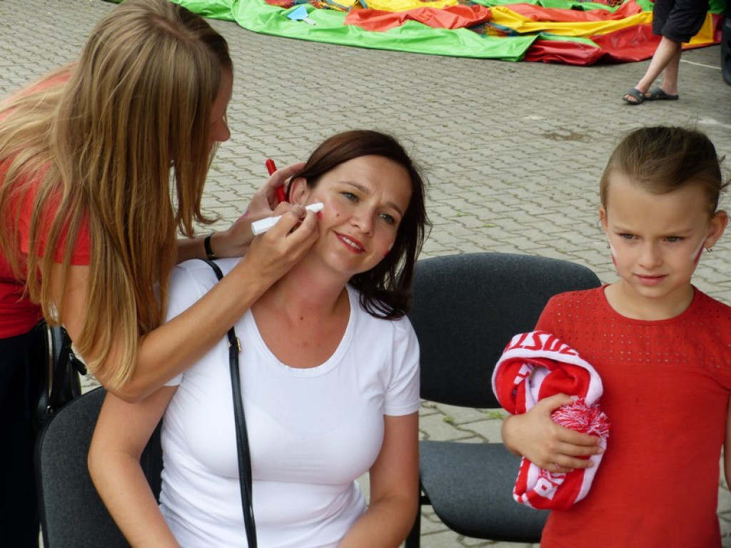 Muszla na Błoniach ściska kciuki za biało-czerwonych