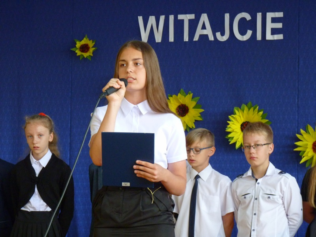 Koniec roku szkolnego. W Zielkowicach żegnano dyrektor i panią woźną