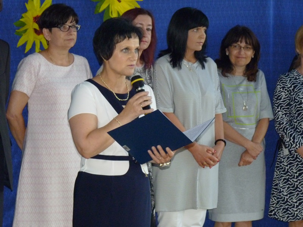 Koniec roku szkolnego. W Zielkowicach żegnano dyrektor i panią woźną