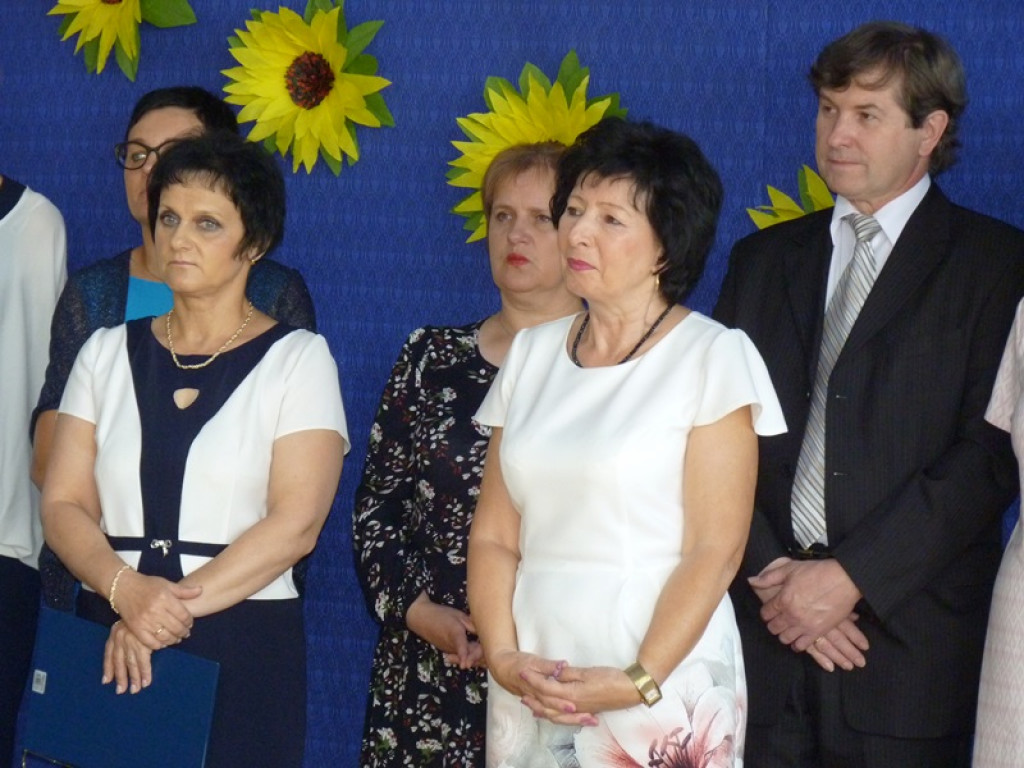 Koniec roku szkolnego. W Zielkowicach żegnano dyrektor i panią woźną