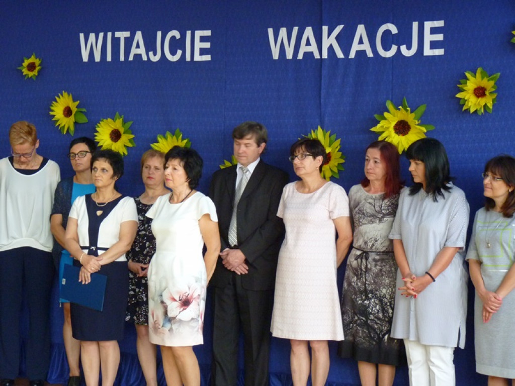 Koniec roku szkolnego. W Zielkowicach żegnano dyrektor i panią woźną