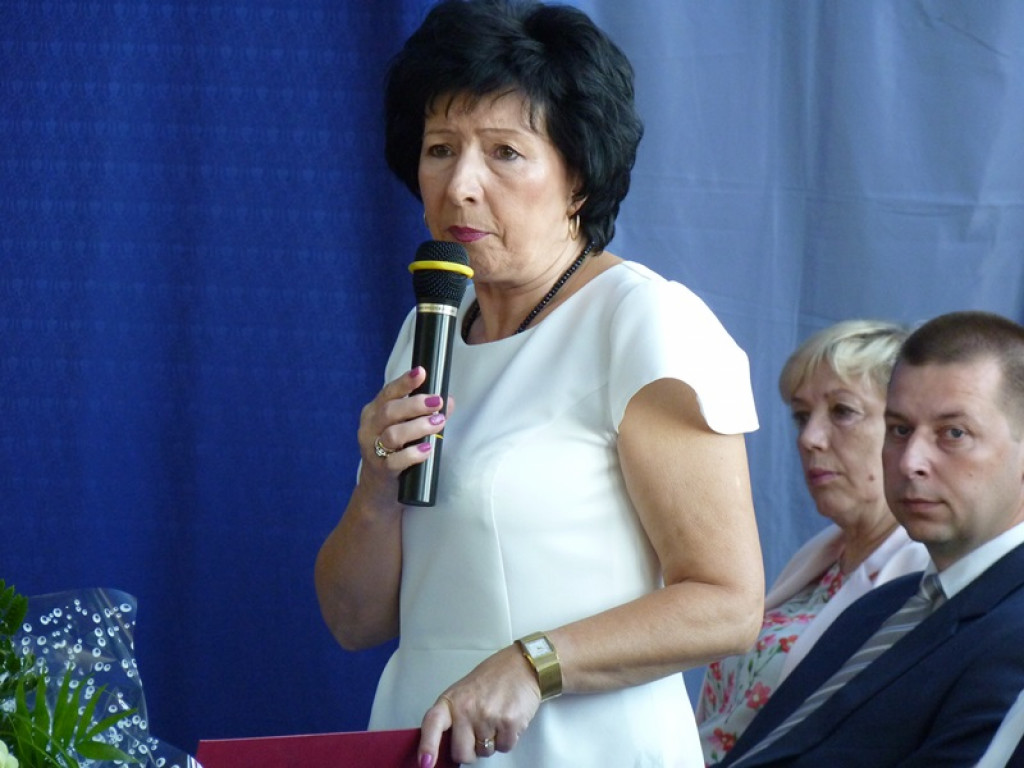 Koniec roku szkolnego. W Zielkowicach żegnano dyrektor i panią woźną