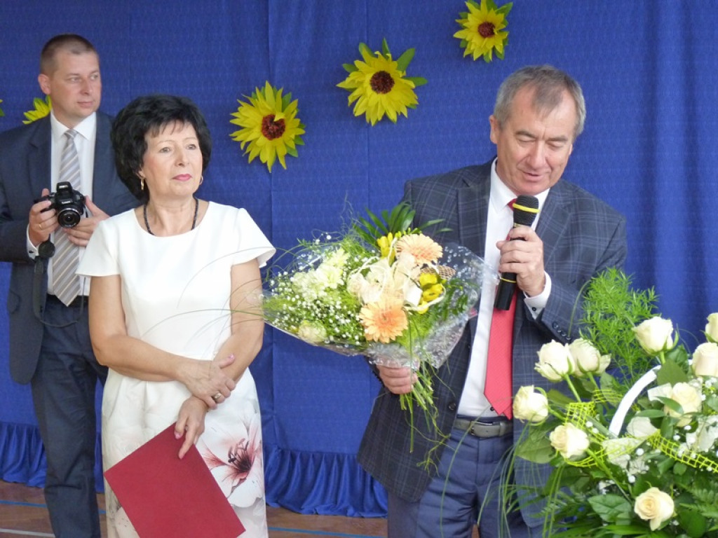 Koniec roku szkolnego. W Zielkowicach żegnano dyrektor i panią woźną