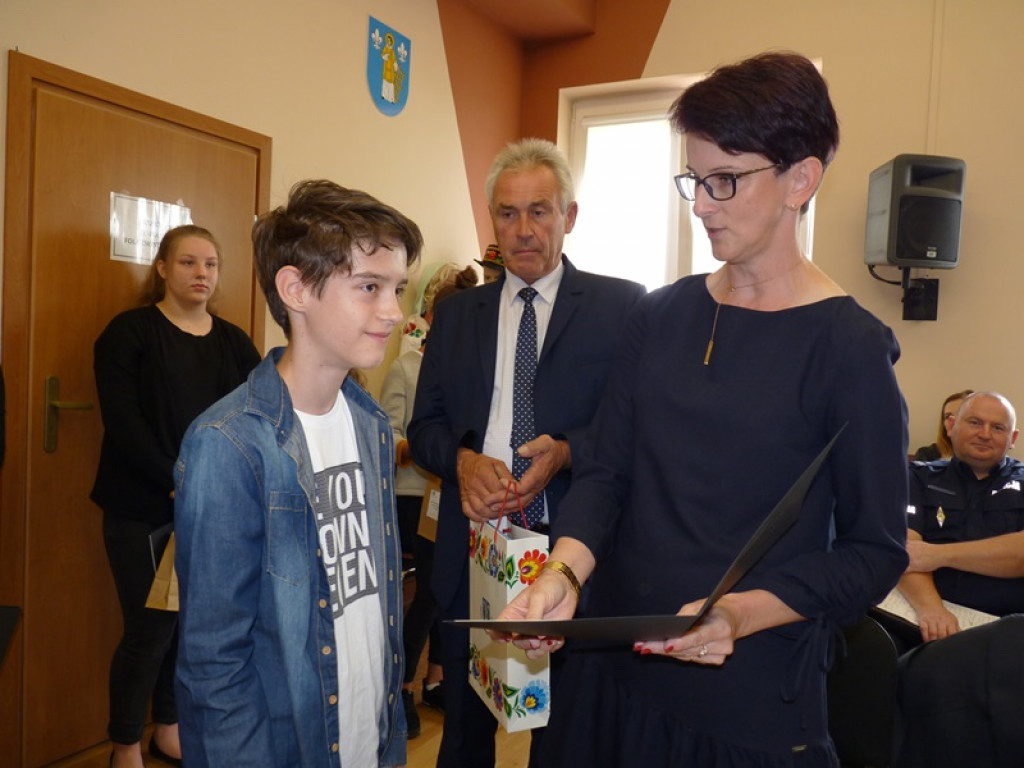 Ich eseje spoczną w kapsule czasu na 45 lat