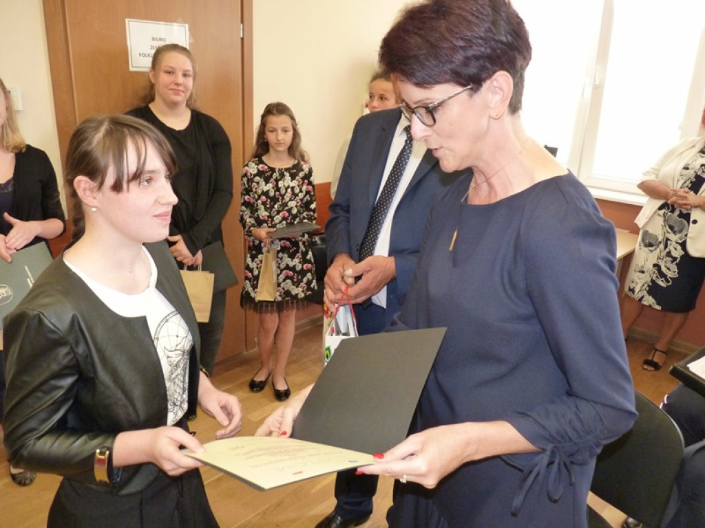 Ich eseje spoczną w kapsule czasu na 45 lat