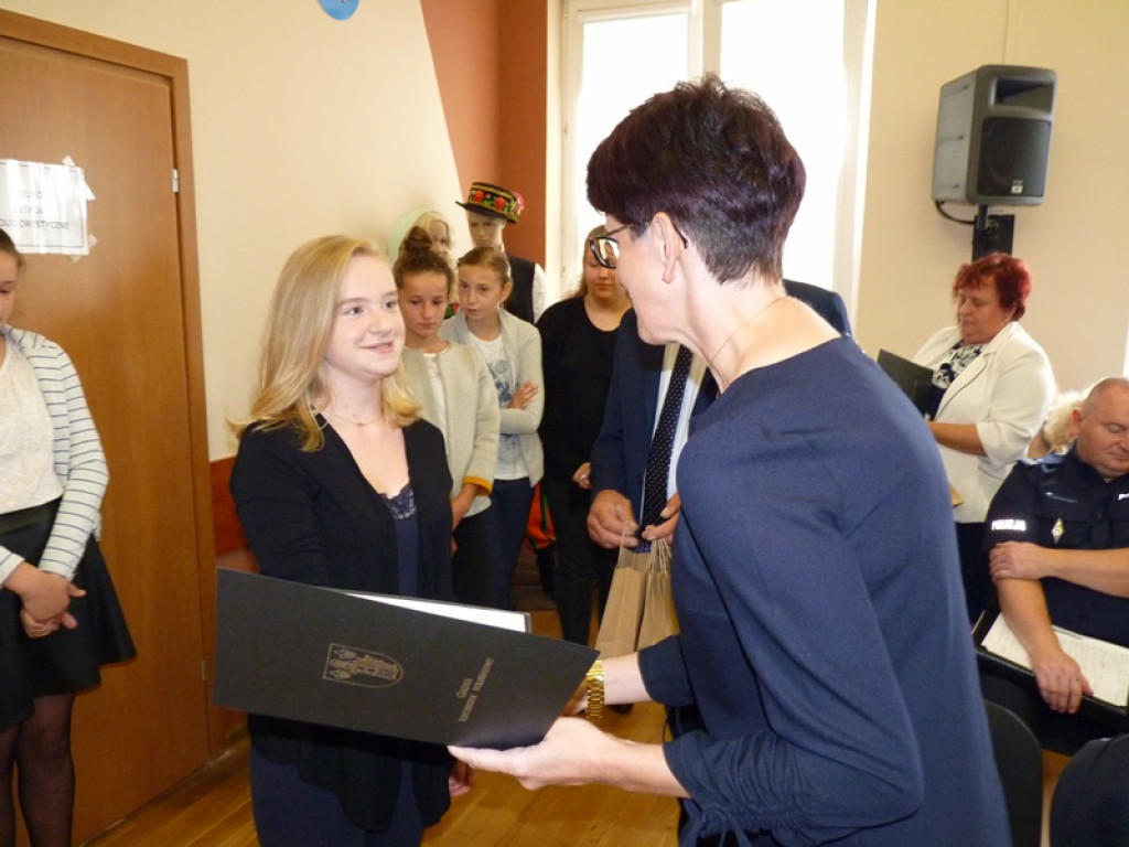 Ich eseje spoczną w kapsule czasu na 45 lat