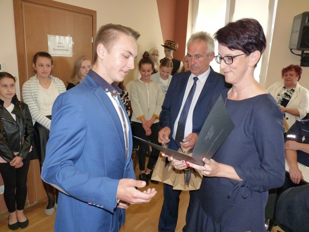 Ich eseje spoczną w kapsule czasu na 45 lat