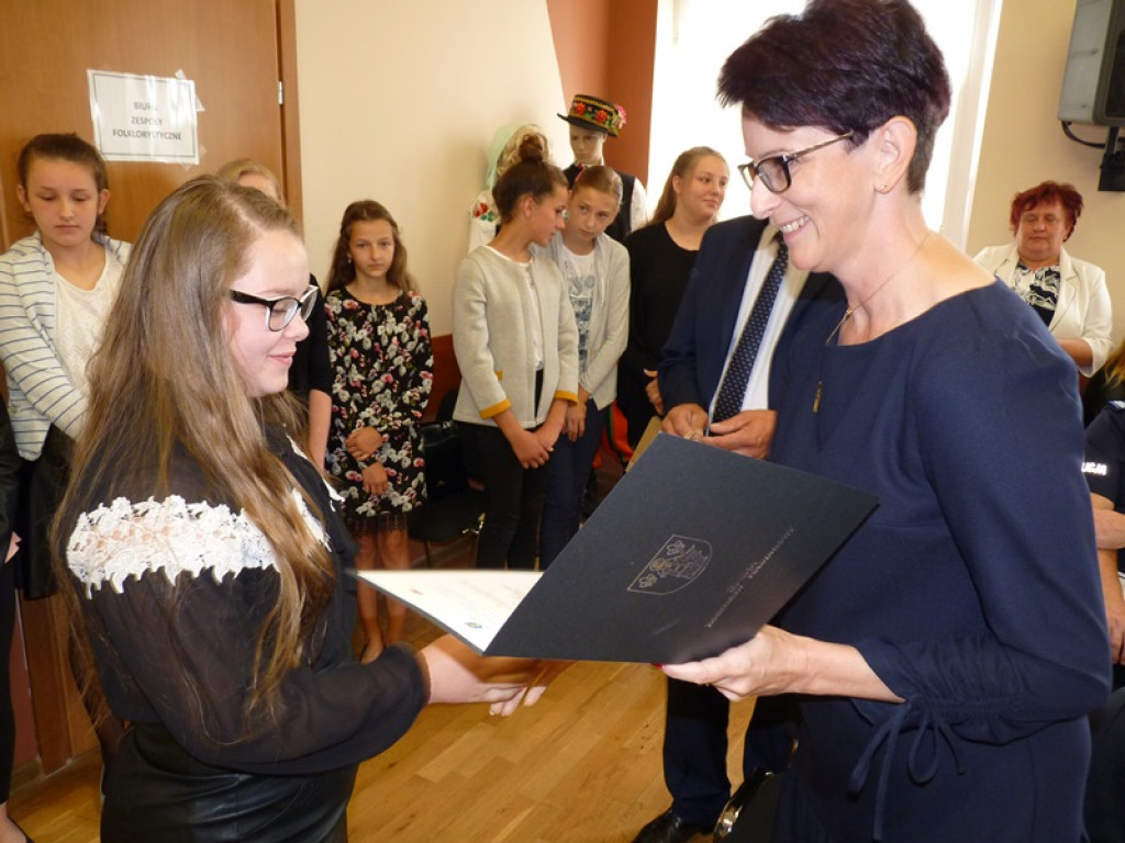 Ich eseje spoczną w kapsule czasu na 45 lat