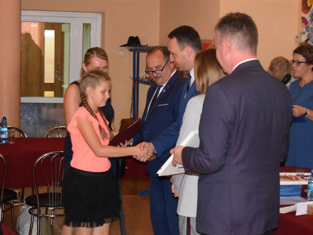 W Łyszkowicach wręczono stypendia