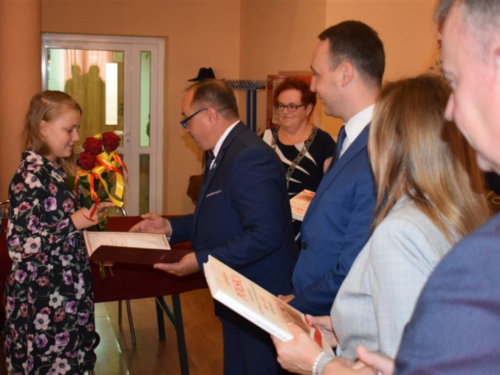 W Łyszkowicach wręczono stypendia
