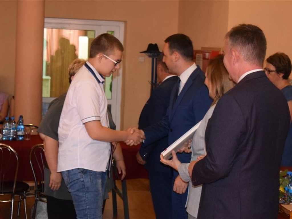 W Łyszkowicach wręczono stypendia
