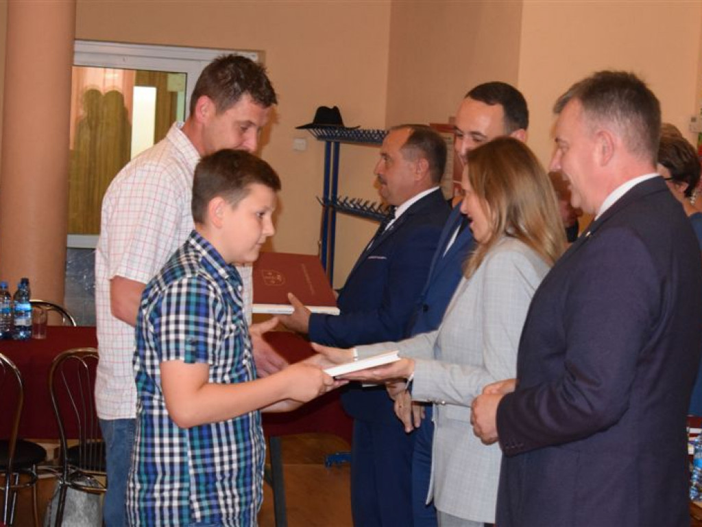 W Łyszkowicach wręczono stypendia