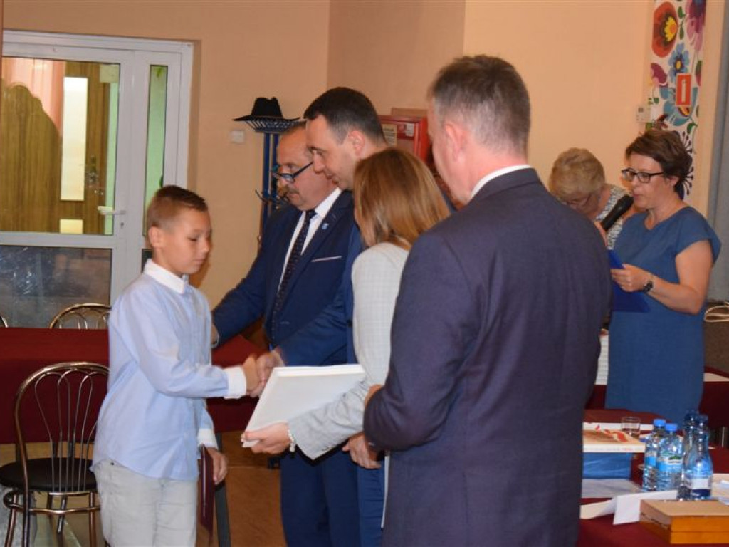 W Łyszkowicach wręczono stypendia