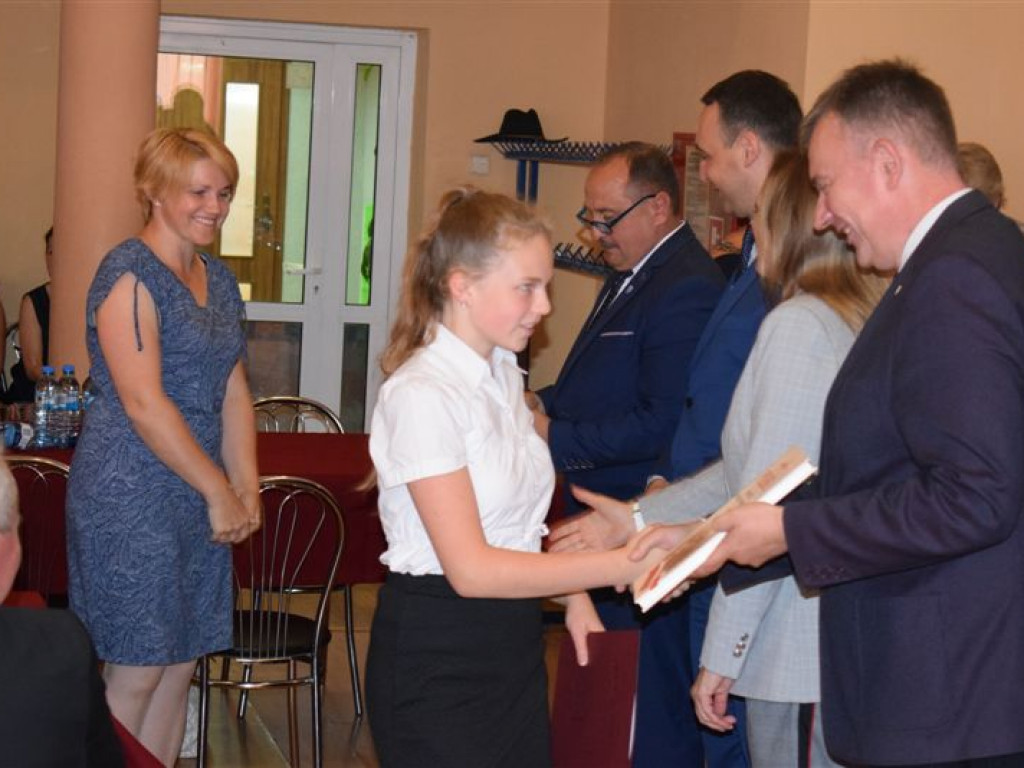 W Łyszkowicach wręczono stypendia