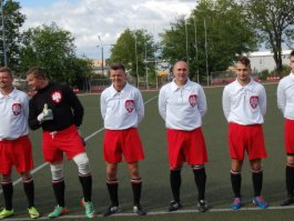 Mecz w strojach retro wygrali łowiczanie