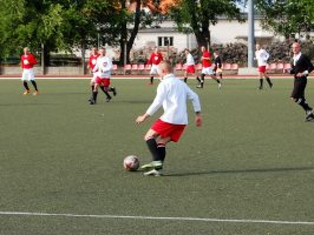 Mecz w strojach retro wygrali łowiczanie