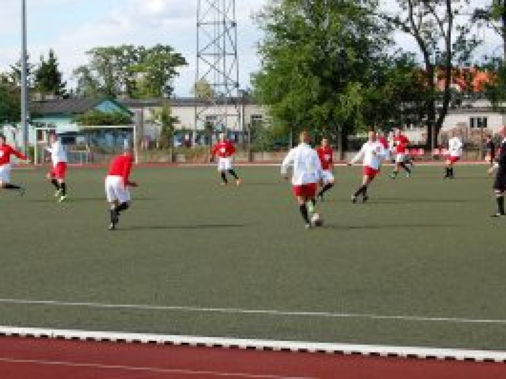 Mecz w strojach retro wygrali łowiczanie