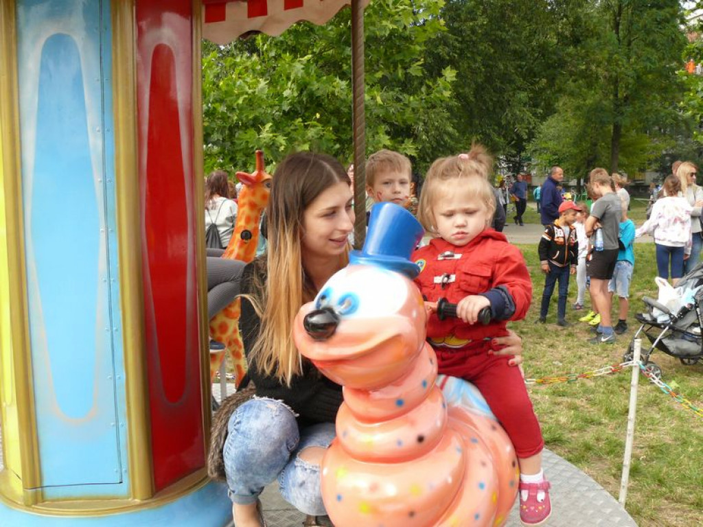 Na os. Starzyńskiego bawiły się dzieci i dorośli