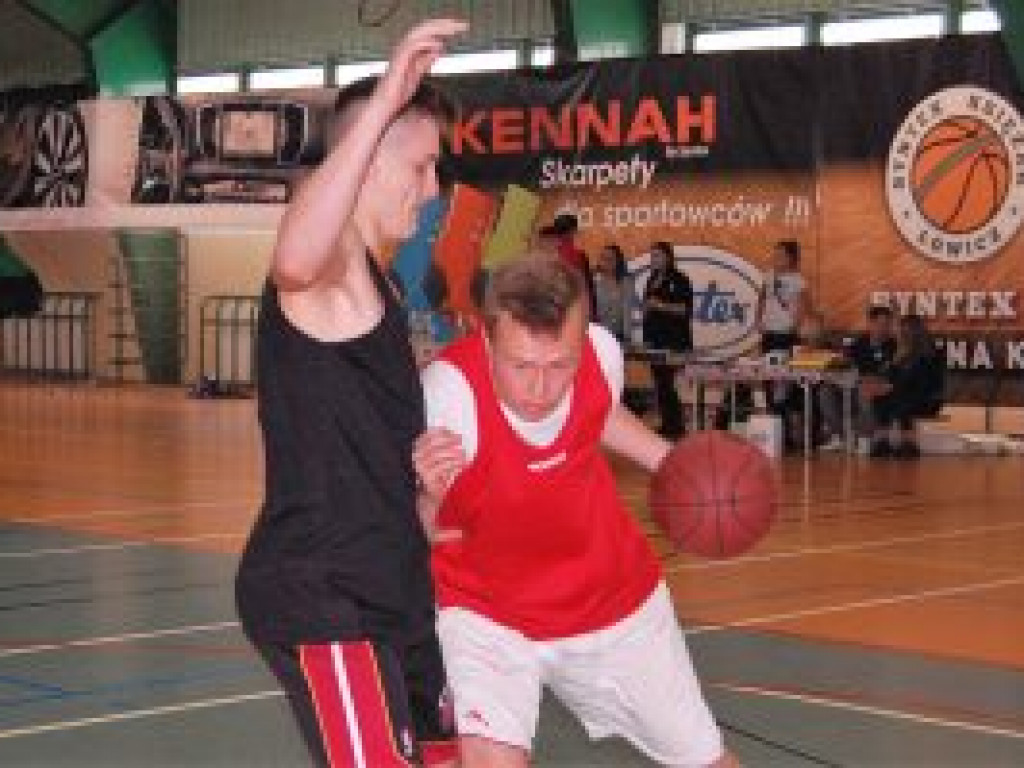 Łowicz Streetball Tournament nabrał rumieńców w hali OSiR nr 2