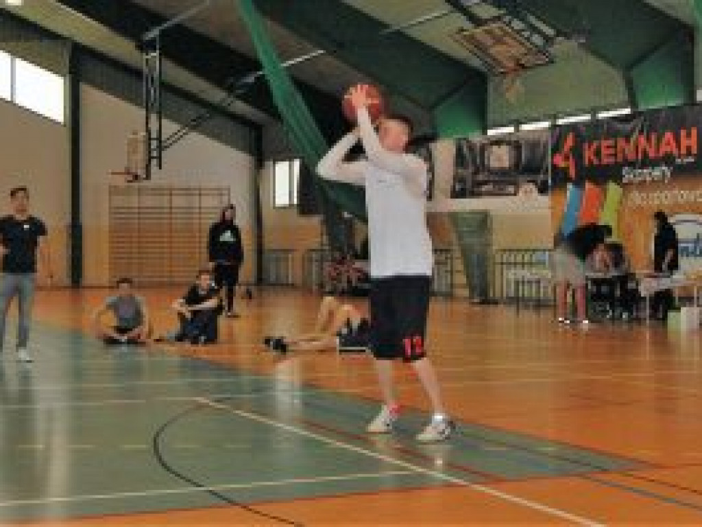 Łowicz Streetball Tournament nabrał rumieńców w hali OSiR nr 2