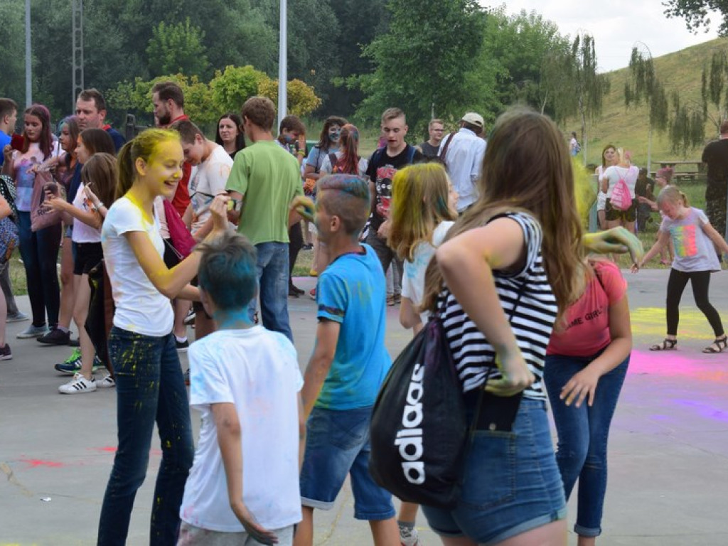 Frekwencyjny sukces Holi Festiwalu w Łowiczu