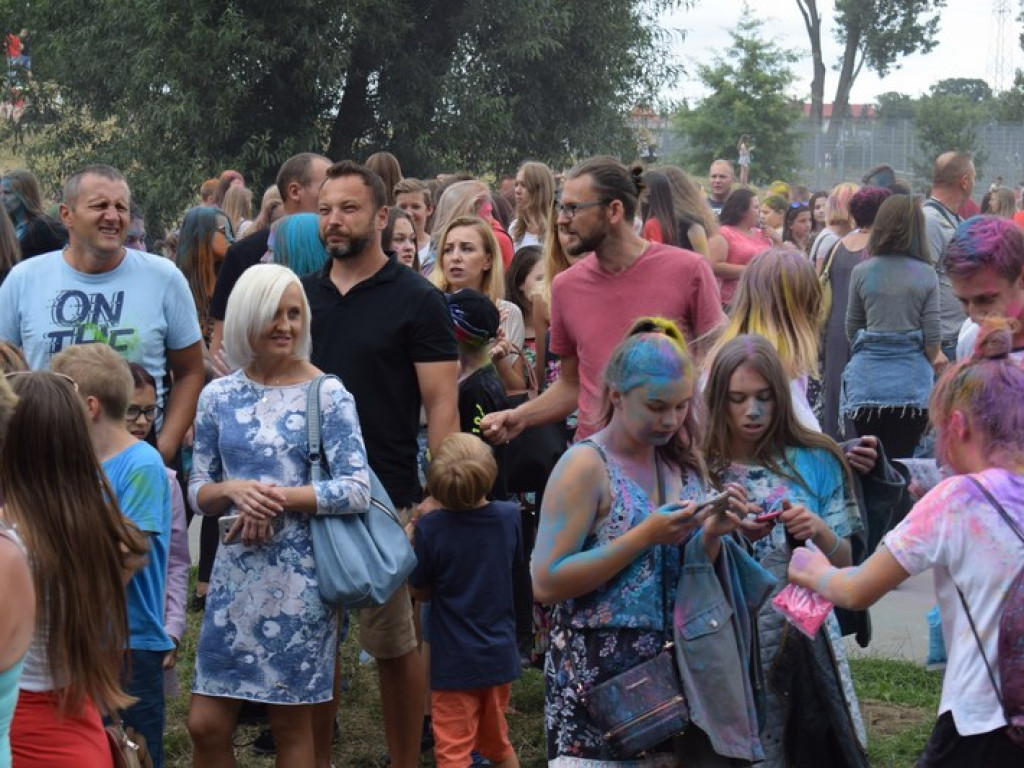 Frekwencyjny sukces Holi Festiwalu w Łowiczu