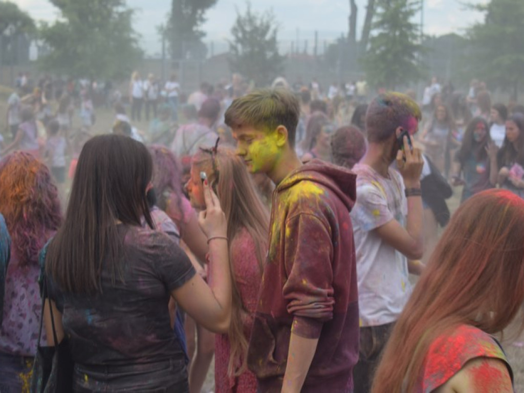 Frekwencyjny sukces Holi Festiwalu w Łowiczu