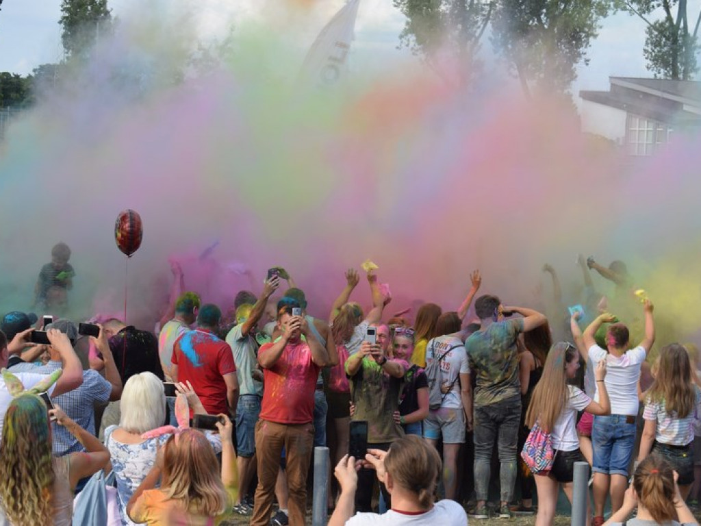 Frekwencyjny sukces Holi Festiwalu w Łowiczu