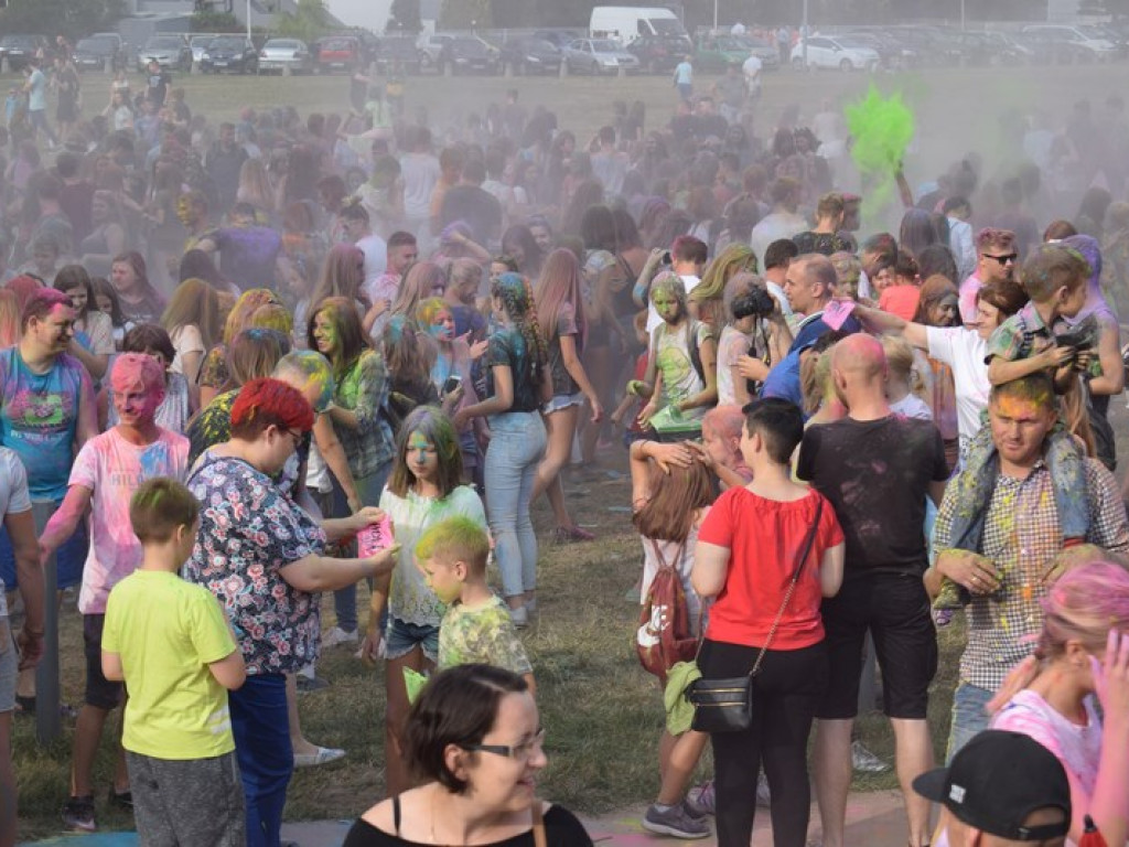 Frekwencyjny sukces Holi Festiwalu w Łowiczu