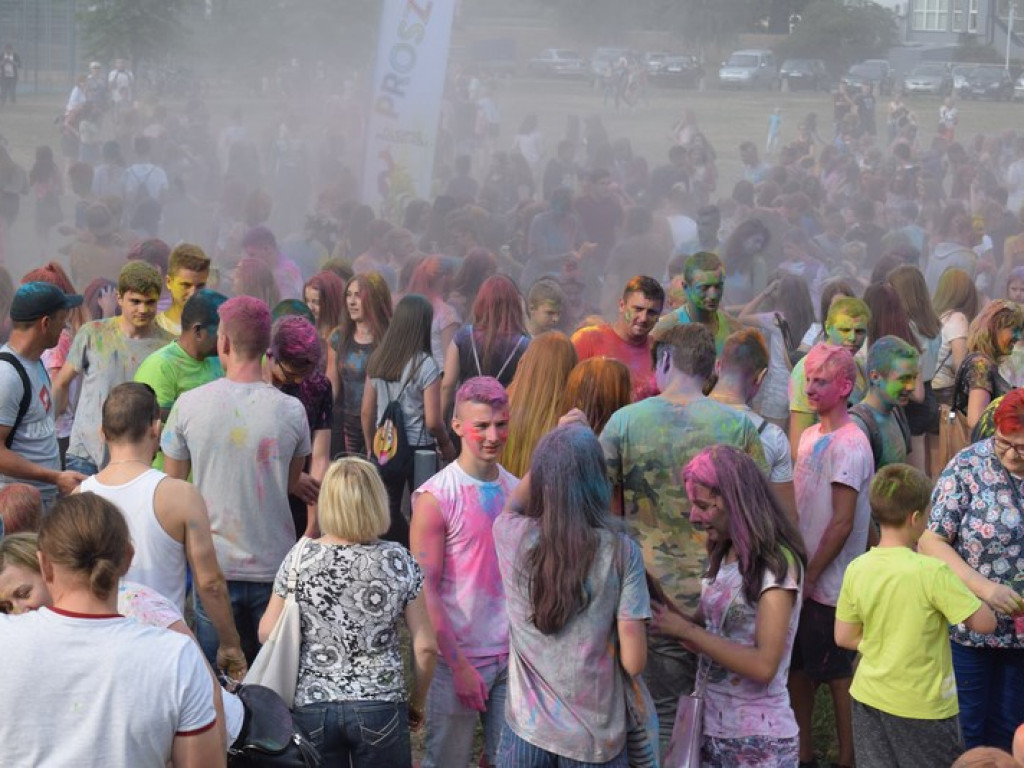 Frekwencyjny sukces Holi Festiwalu w Łowiczu