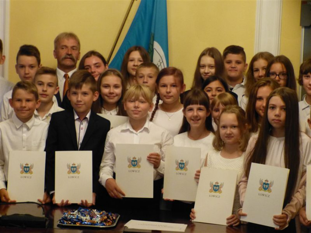 Burmistrz wręczył stypendia naukowe