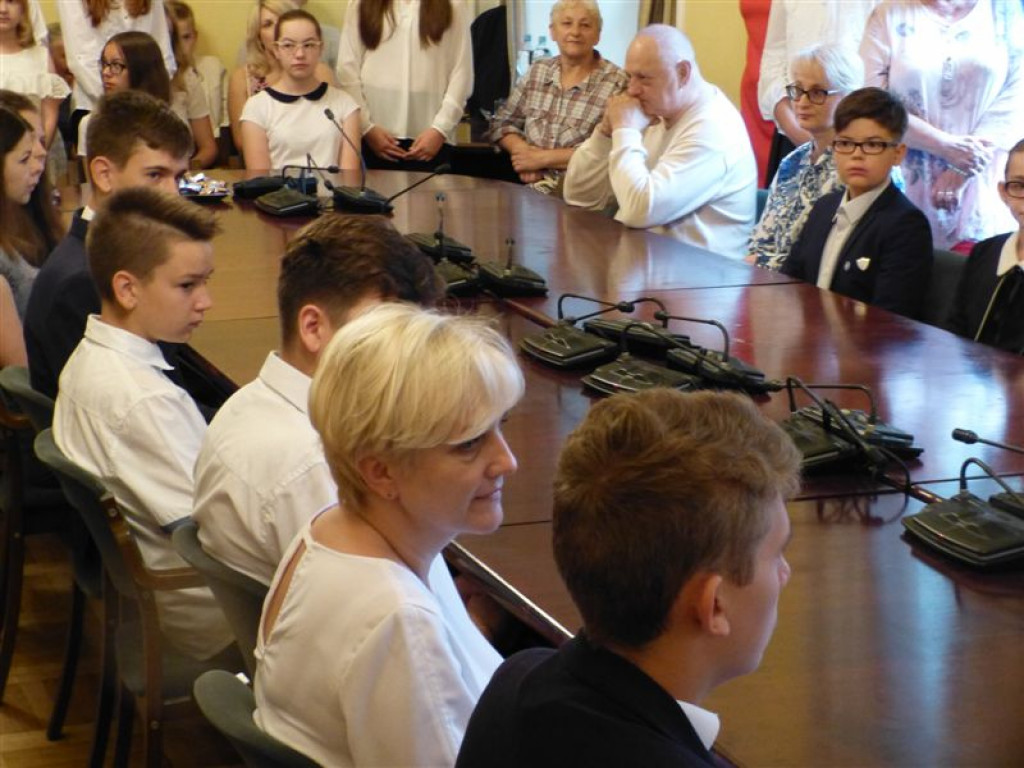 Burmistrz wręczył stypendia naukowe