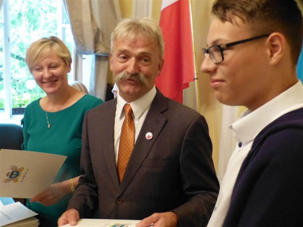 Burmistrz wręczył stypendia naukowe