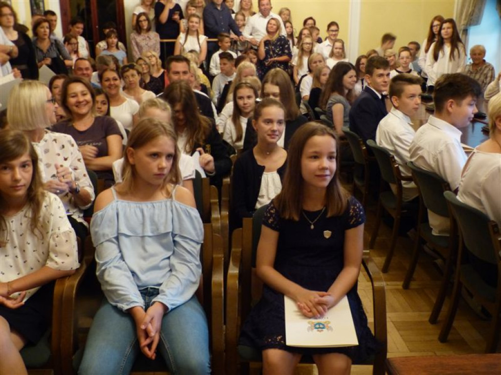 Burmistrz wręczył stypendia naukowe