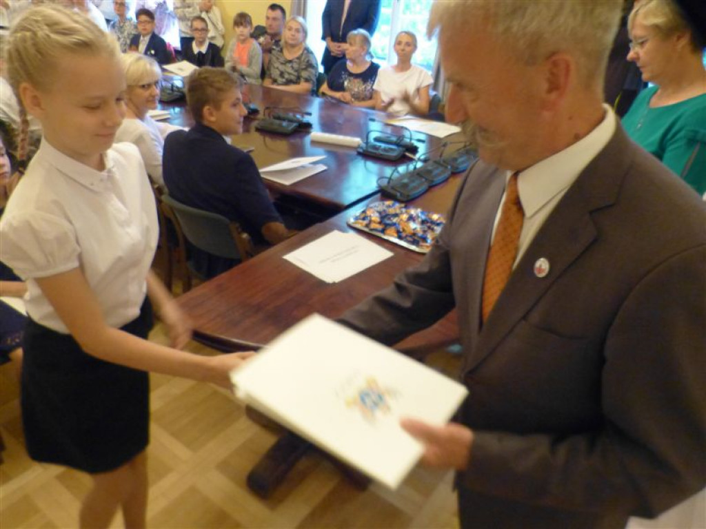 Burmistrz wręczył stypendia naukowe