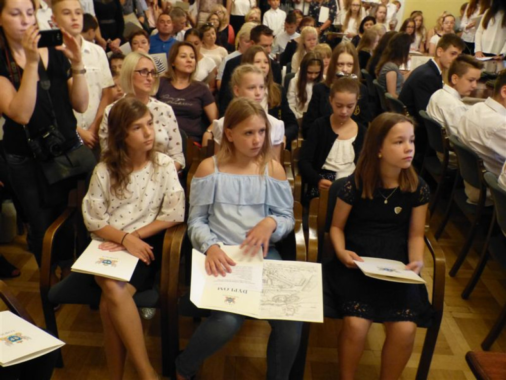 Burmistrz wręczył stypendia naukowe