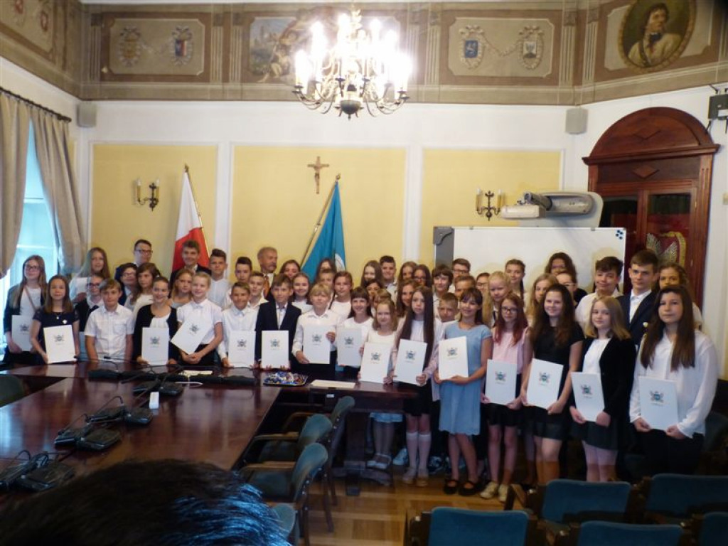 Burmistrz wręczył stypendia naukowe