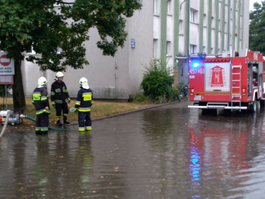 Gwałtowna ulewa przeszła nad powiatem, wiele interwencji straży