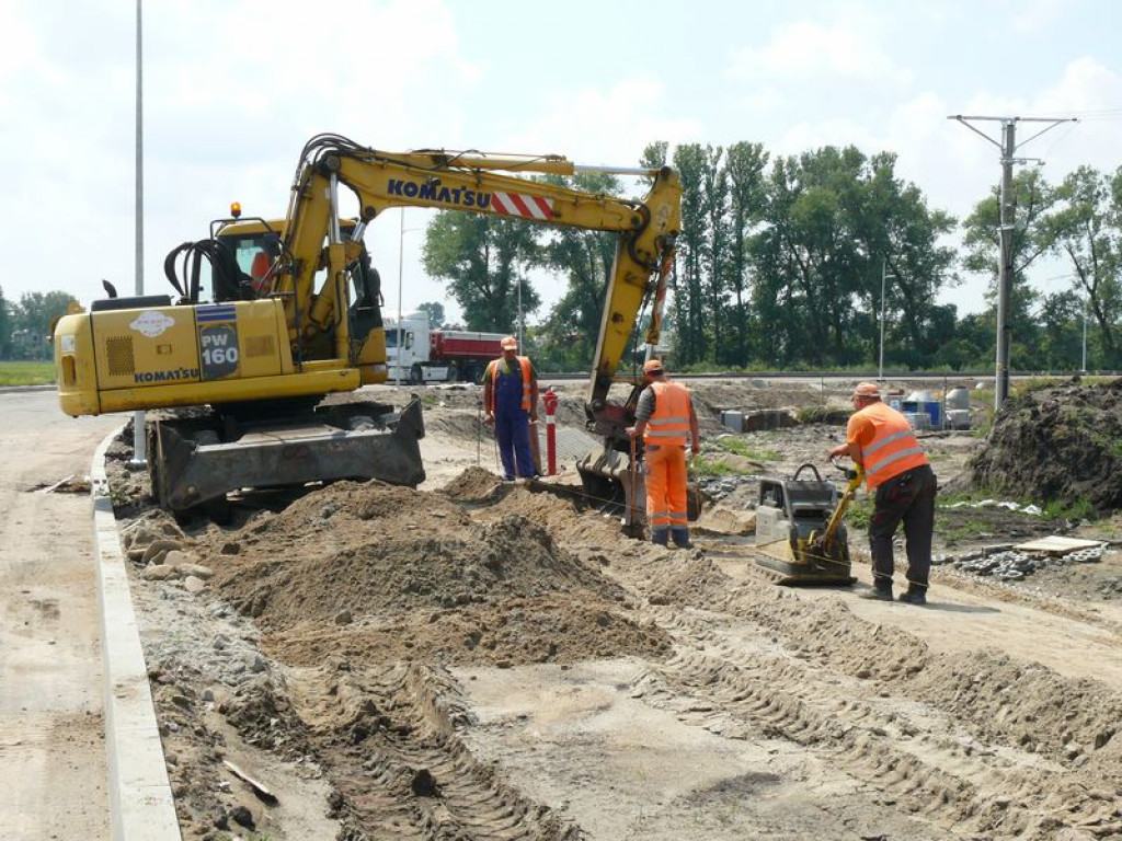 Na Dmowskiego ruszyło asfaltowanie