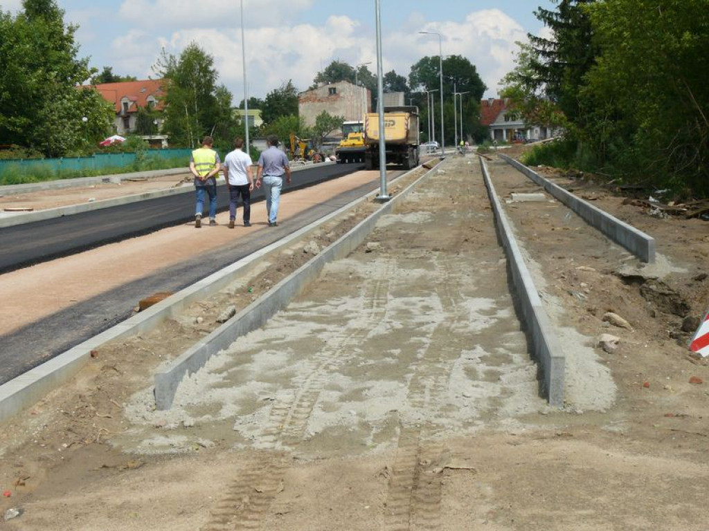Na Dmowskiego ruszyło asfaltowanie