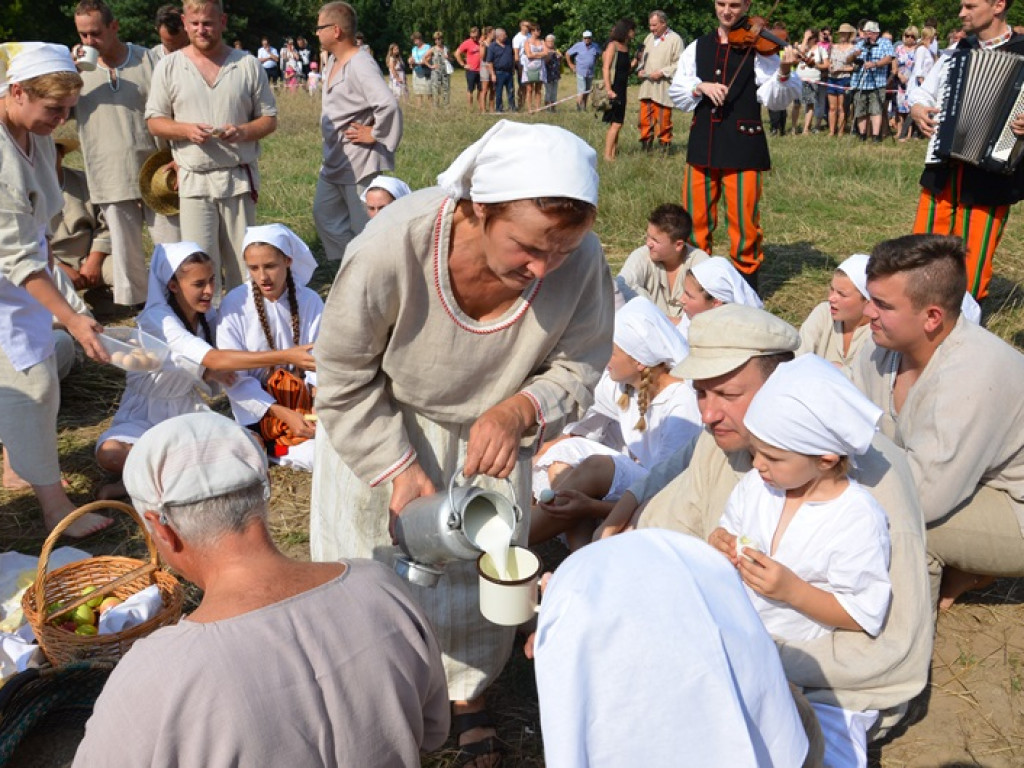 Żniwa i folklor w skansenie w Maurzycach