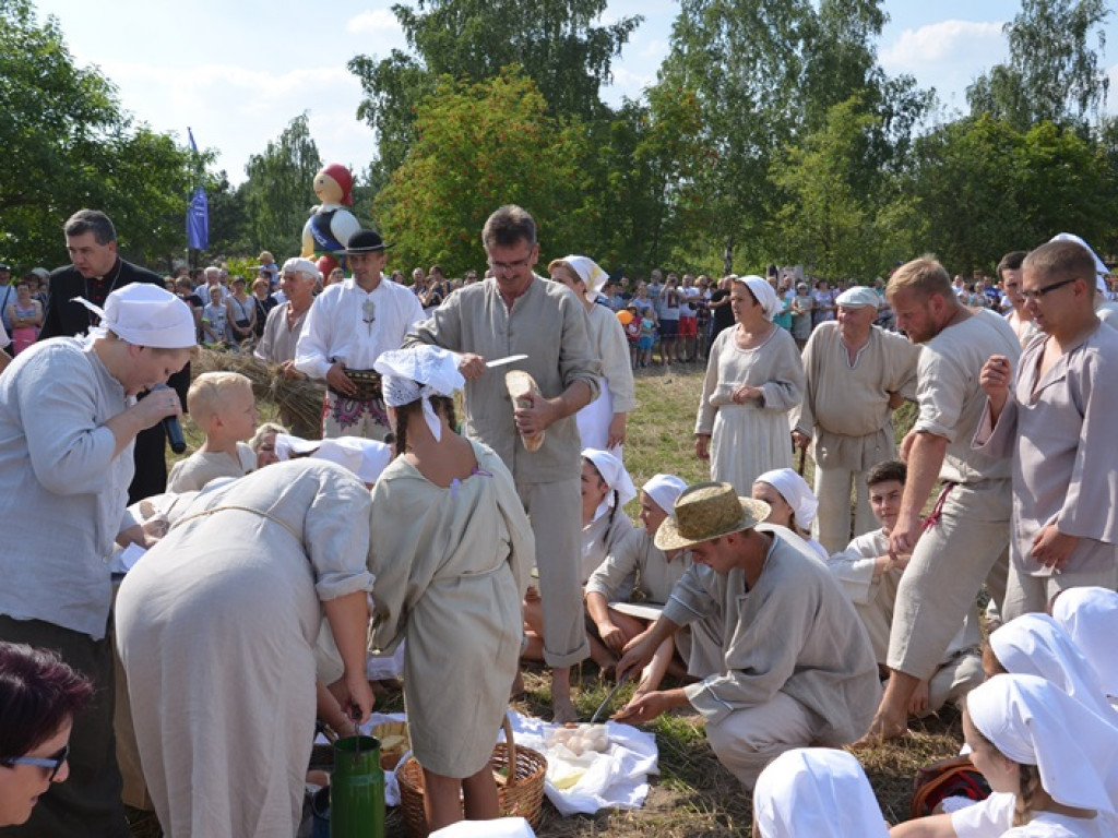 Żniwa i folklor w skansenie w Maurzycach