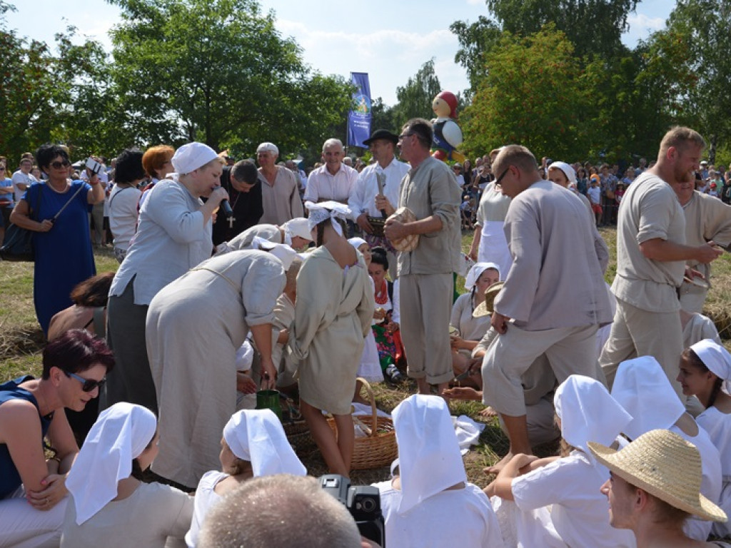 Żniwa i folklor w skansenie w Maurzycach